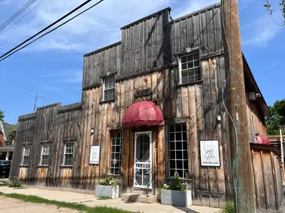 Are you looking for a spacious 2-bedroom rental in Everett? Conveneintly located , close to Alliston...