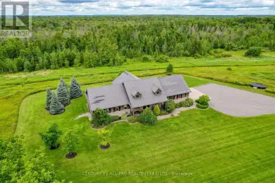 Welcome to 2300 Victoria Rd, the home you have been dreaming about. Not only is this beautiful count...