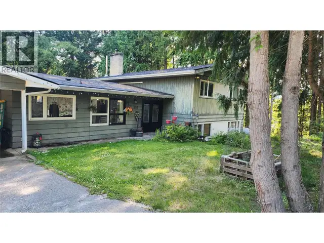 200 5TH  NW Street Nakusp, British Columbia in Houses for Sale in Nelson - Image 3