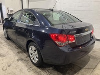 La Chevrolet Cruze LT MANUELLE CRUISE BLUETOOTH 2015 proposée par AutoStudio 72 à Mirabel est une be... (image 4)