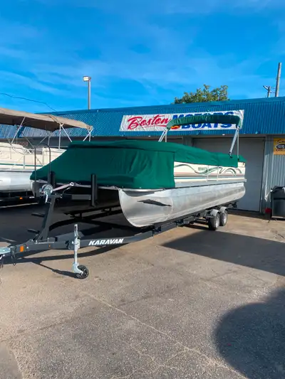 2001 BENNINGTON PONTOON WITH WRP AROUND FURNITURE, TABLES, SLEEPER SEATS, BIMINI TOP, TONNEAU COVER...