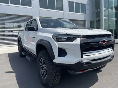 AMVIC Licensed Dealer The 2025 Chevrolet Colorado ZR2 in Summit White is a highly capable and visual...