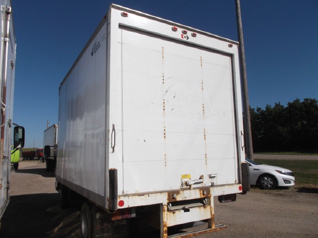 2012 MITSUBISHI FUSO CABOVER VAN BODY TRUCK in Heavy Trucks in Red Deer - Image 3