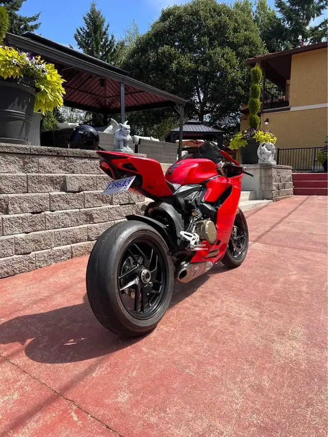 2013 DUCATI PANIGALE 1199 (FINANCING AVAILABLE) in Sport Bikes in Strathcona County - Image 6