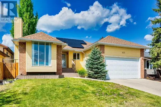 123 Woodbend Way Okotoks, Alberta62854409415298122