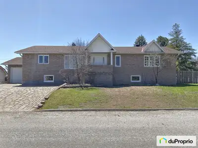 Découvrez ce charmant bungalow offrant un cadre de vie chaleureux, pratique et idéal pour une famill...