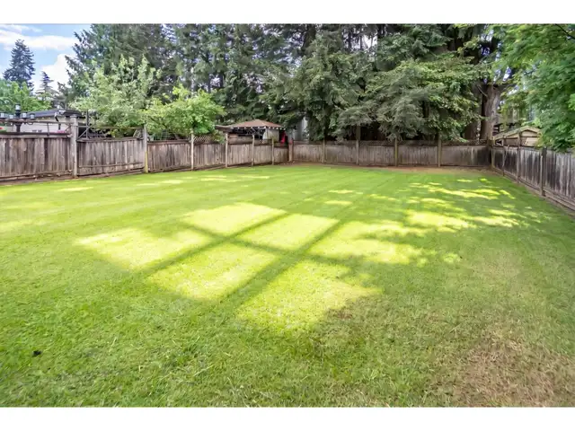 11632 82 AVENUE Delta, British Columbia in Houses for Sale in Richmond - Image 8