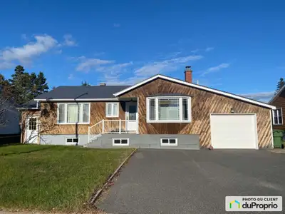Excellente opportunité d'investissement ! Découvrez ce vaste bungalow situé dans un cul-de-sac, offr...