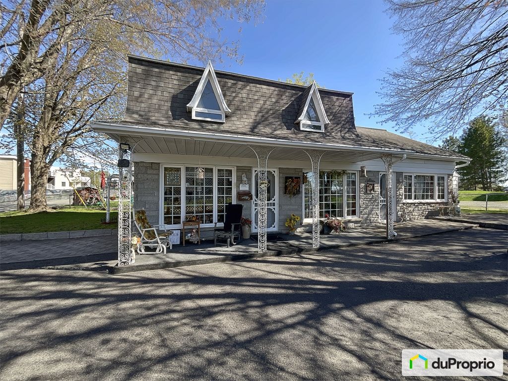 $349,000 - Bungalow for sale in St-Emile — photo 1