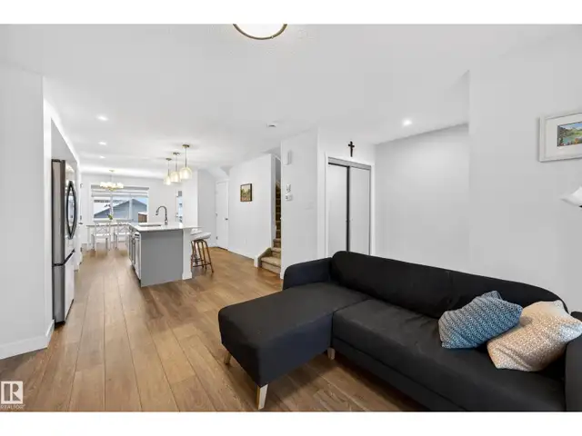 201 SUNLAND WY Sherwood Park, Alberta in Houses for Sale in Strathcona County - Image 9