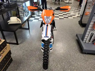 THIS ULTRA-LOW MAINTENANCE ELECTRIC ENDURO BIKE OFFERS POWER EQUIVALENT TO A 4-STROKE 250cc MOTOCROS...