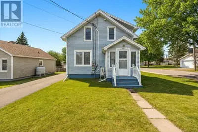 Located in the heart of Summerside, this 3 bedroom, 2 bathroom, fully renovated home features a fenc...