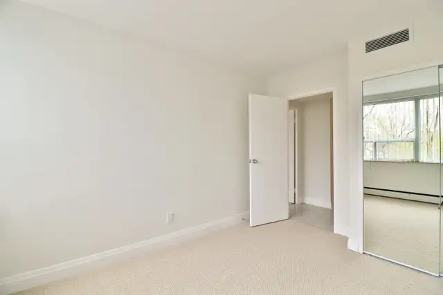 2 Bedroom 1.5 Bath in Long Term Rentals in City of Toronto - Image 8