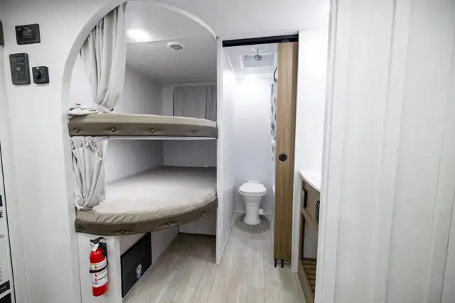 2026 FOREST RIVER SALEM 26ICE in Travel Trailers & Campers in Regina - Image 9