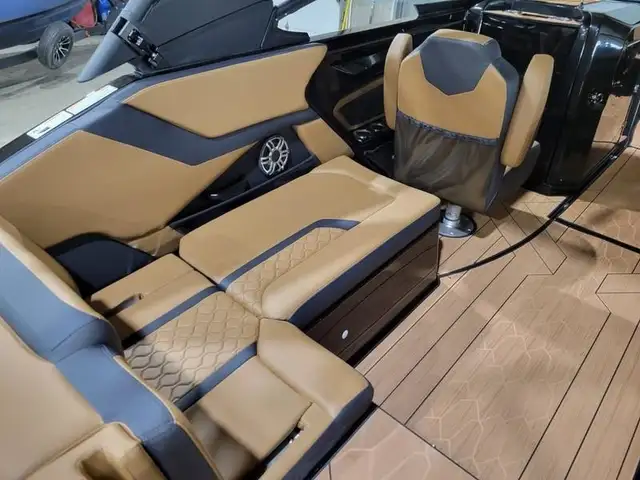 2025 Yamaha Boats 255XD in Powerboats & Motorboats in Saskatoon - Image 9