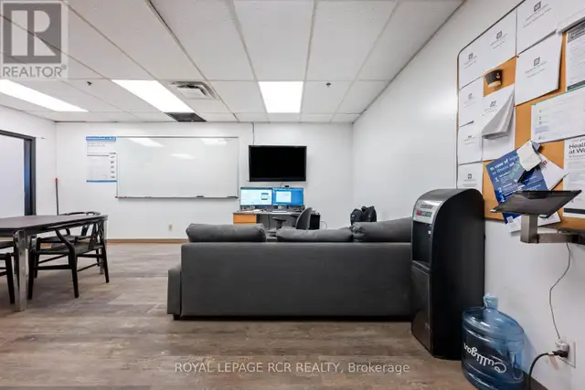 2B - 10 CENTENNIAL ROAD Orangeville, Ontario in Commercial & Office Space for Rent in Oakville / Halton Region - Image 16