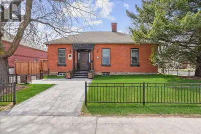 A rare opportunity in the heart of Downtown Burlington524 Locust St is a beautifully restored histor...