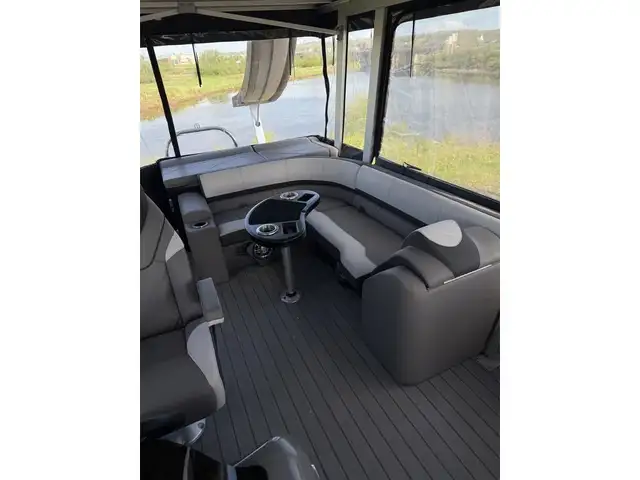 2023 Legend V-Series Aqua Tower Sport Pro w/ full enclosure, 115 in Powerboats & Motorboats in New Glasgow - Image 10