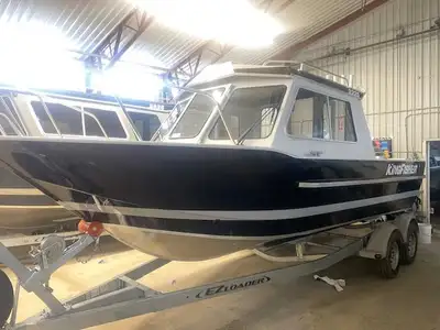 Marsh's Marina 2026 Kingfisher Escape 2225 Hard Top for sale in Black with a Suzuki DF250TXSS Stealt...