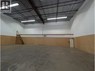 Amazing unit is strategically positioned for businesses seeking accessibility and convenience. Its p...