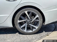 Crowfoot Hyundai, AMVIC Licensed Dealer Mileage: 115,404 km Turn heads and perfectly upgrade your da... (image 9)