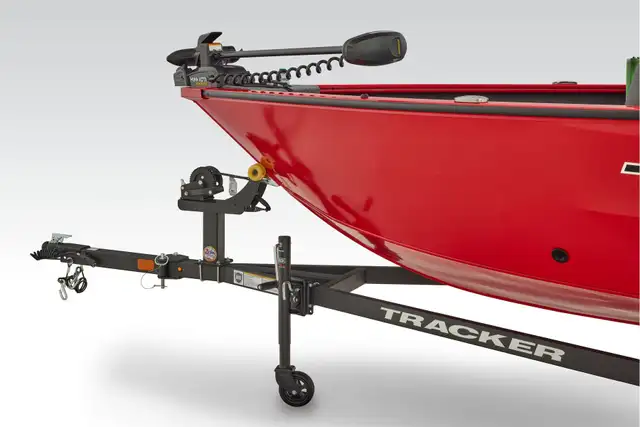 2026 TRACKER ProGuide V-16 Walk Thru fishing boat in Powerboats & Motorboats in Vernon - Image 29