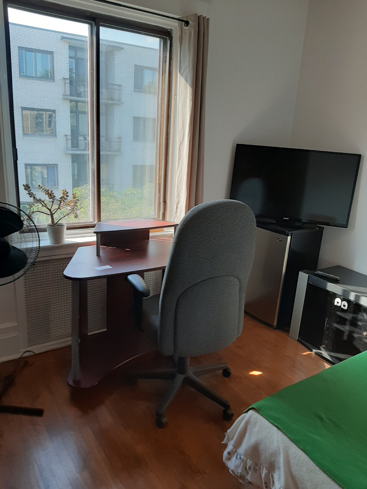 FURNISHED ROOM, ALL FEES INCLUDED FOR A CLEAN HONEST PERSON — photo 2