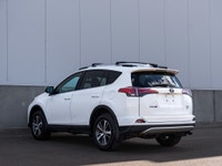 CARGET AUTOMOTIVE is thrilled to offer this The 2016 Toyota RAV4 XLE, a practical compact SUV offeri... (image 6)