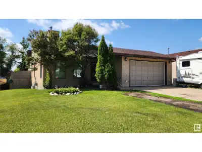 This spacious and modern 1432 sq.ft. home, built in 1985, is located on a large corner lot in a grea...