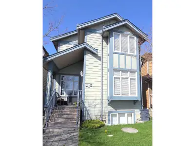 COURT ORDERED SALE!! INVESTMENT OPPORTUNITY! COACH HOME!! Property is sold as is where is. Shows ver...
