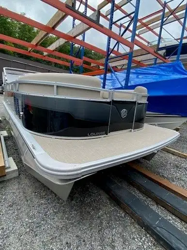 2023 Legend Q-Series LE 21' Lounge, View more