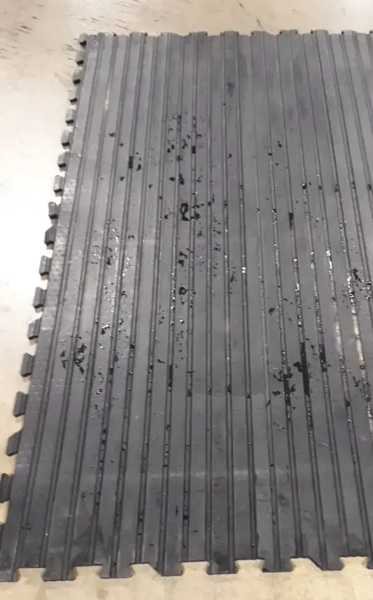 4 FT X 6 FT X 1/2 IN RUBBER FLOORING RUBBER MAT CONTAINER SHOP in Other in Saskatoon - Image 4