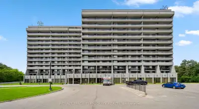 Price: $518,900 / $1,969/mo Move in ready, rarely offered 2 bedroom, 9th floor corner unit in Picker...