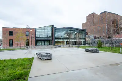 Set your business up for success with a professional office for rent just for you. THE BEST OF BOTH...