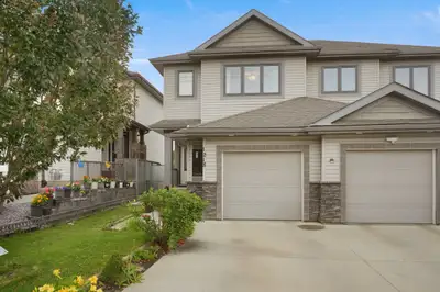 Meadows 3 Bed 2.5 Bath Upper Suite Duplex Edmonton