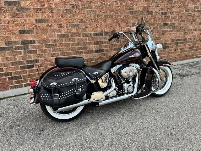 2011 Harley-Davidson Heritage Softail Classic **CANADIAN BIKE**  in Street, Cruisers & Choppers in Markham / York Region - Image 5