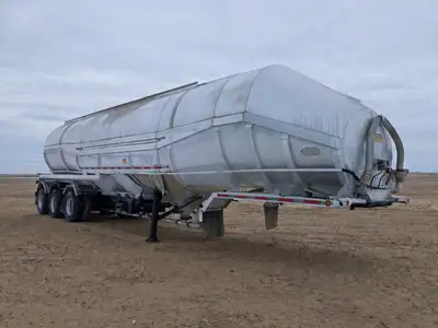 1997 Bedard 1500 Cubic ft / Dry Bulk / Pneumatic Tank Trailer Air Ride Tires 11R 24.5 Steel Wheels A...