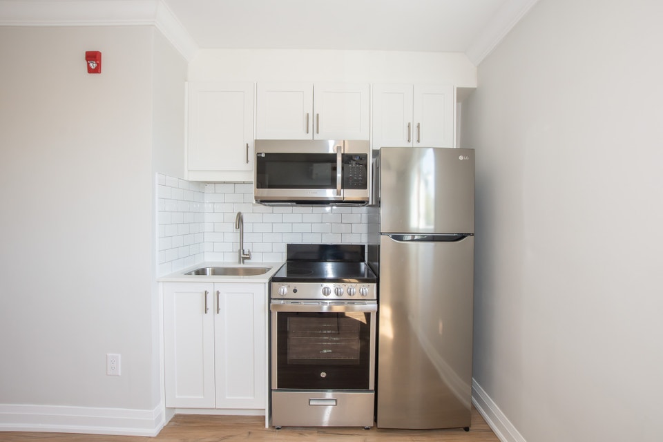 81 Empire St, Welland (3) - Bachelor Apartment 3