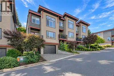 Modern updated 2059 sq ft Art deco end unit townhome in Baker View Heights.Built with attention and...