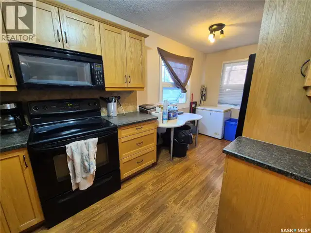 1118 PARK AVENUE Weyburn, Saskatchewan in Houses for Sale in Regina - Image 6