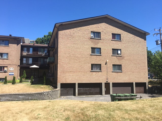 180-190 Garden Crescent — photo 2