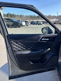 2024 MITSUBISHI OUTLANDER (image 8)