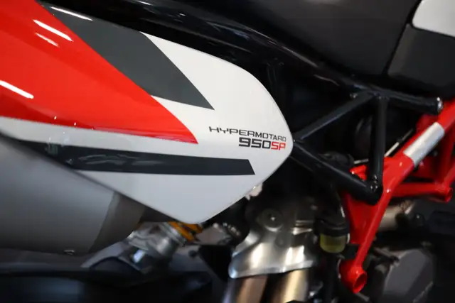 2025 Ducati Hypermotard 950 SP Special Livery in Sport Bikes in Edmonton - Image 7