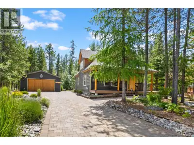 This luxurious, fully furnished, immaculately cared for, one-owner home in Forest Crowne features a...