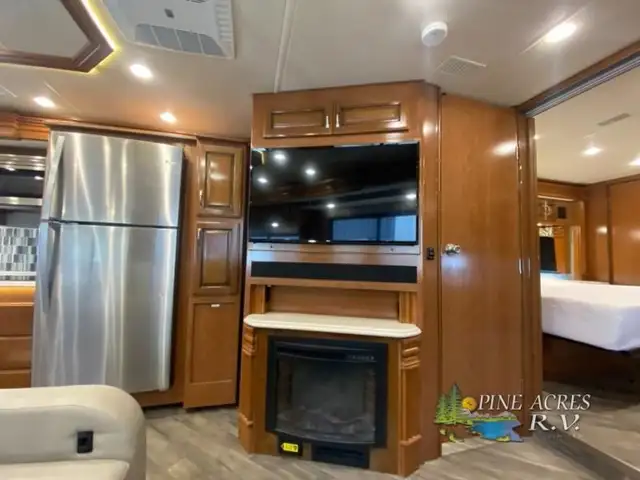 2018 Fleetwood RV Discovery 38K only 14,584 Miles in RVs & Motorhomes in Moncton - Image 24