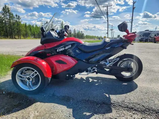 2009 CAN-AM Spyder SE 1000 in Street, Cruisers & Choppers in Thetford Mines - Image 8
