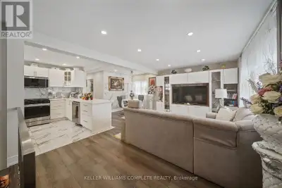 Step inside this fully renovated Niagara Falls bungalow and experience a perfect blend of modern sty...