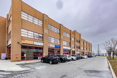 Prime Professional Office unit for sale in a prime location. Currently set up as a fully functional...