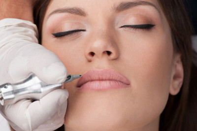 Formation de MAQUILLAGE PERMANENT 3995 $ ou MICRONEEDLING 1795 $