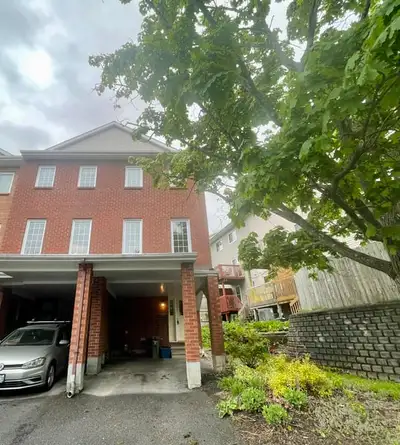 Ottawa, Thornecliffe Park. This freshly painted 2-bedroom + den, 1.5 bathroom Townhouse is for rent....